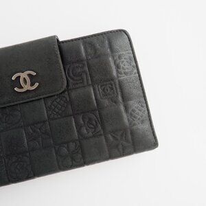CHANEL Black Quilted Leather Wallet with Silver CC Logo